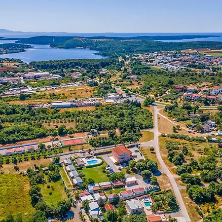 Rok 4 By Interhome * Pula