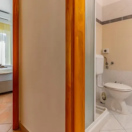 Rok 4 By Interhome Pola