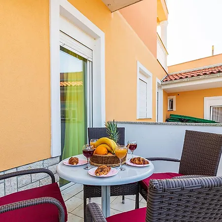 Rok 4 By Interhome Lägenhet Pula