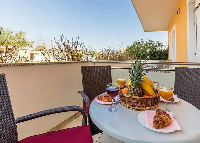 Rok 4 By Interhome Pola